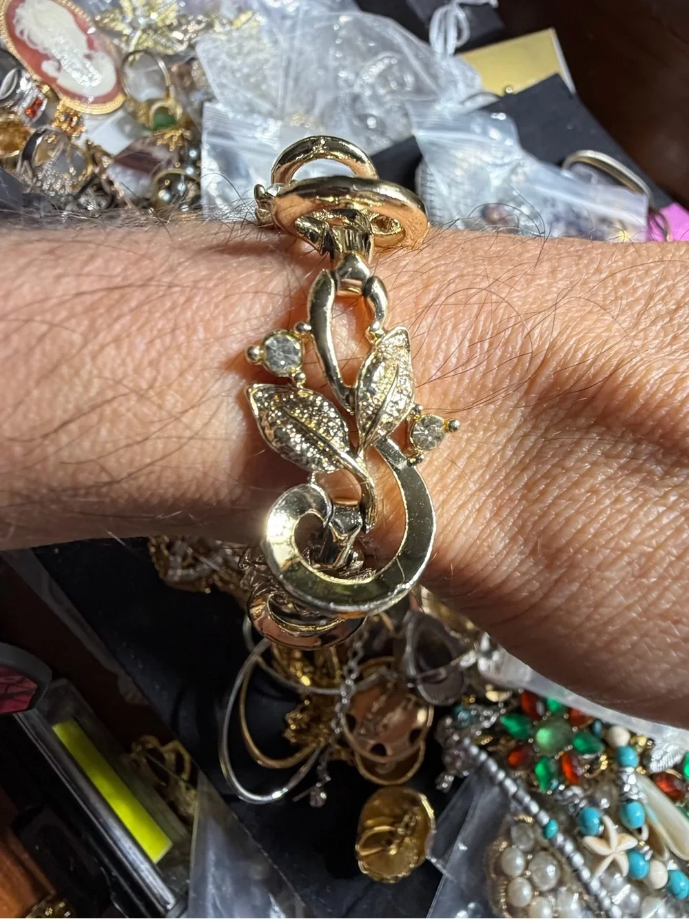 Vintage Gold Tone Leaf Rhinestone Bracelet